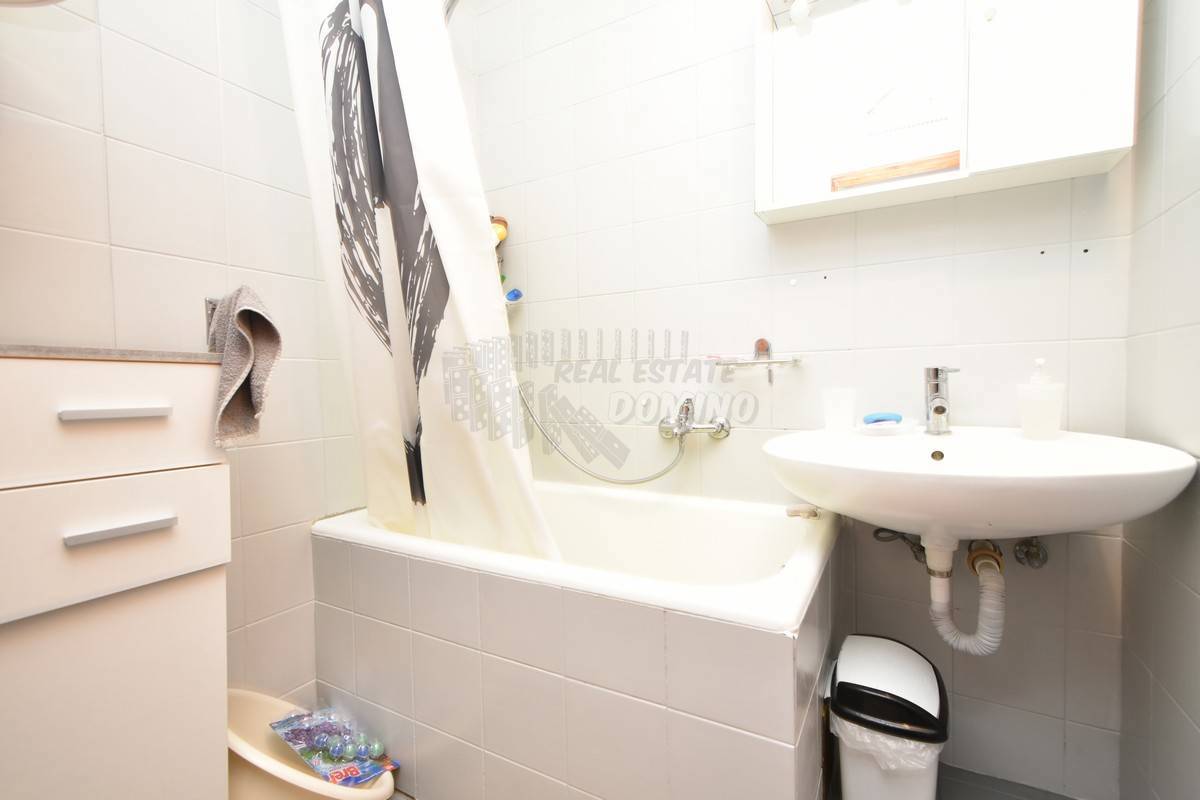 Hiša s 3 ločenimi apartmaji in vrtom! Njivice