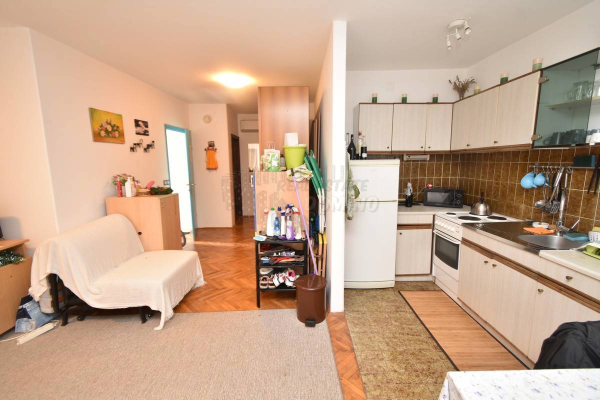 Hiša s 3 ločenimi apartmaji in vrtom! Njivice