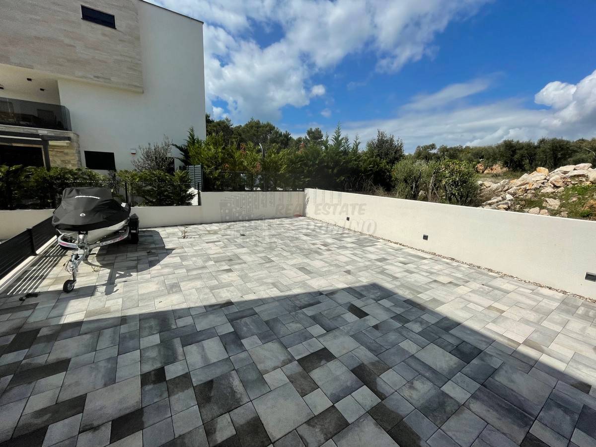 Penthouse z odprtim pogledom - mesto Krk!