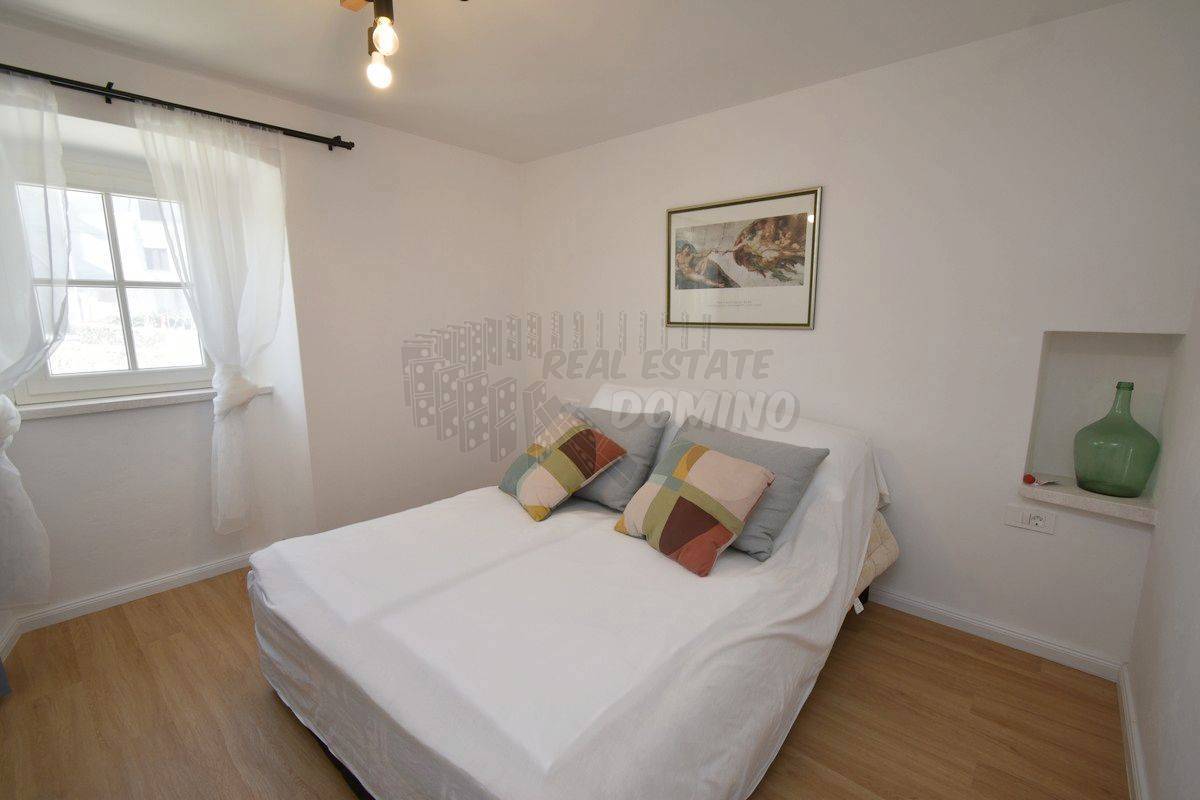 Casa ristrutturata con giardino di 1068m2! L'isola di Krk!