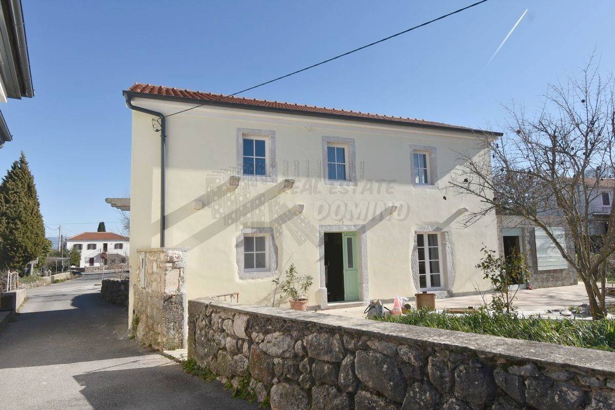 Casa ristrutturata con giardino di 1068m2! L'isola di Krk!