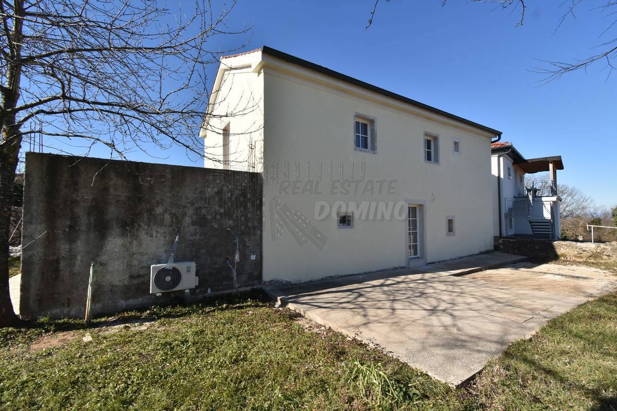 Casa ristrutturata con giardino di 1068m2! L'isola di Krk!