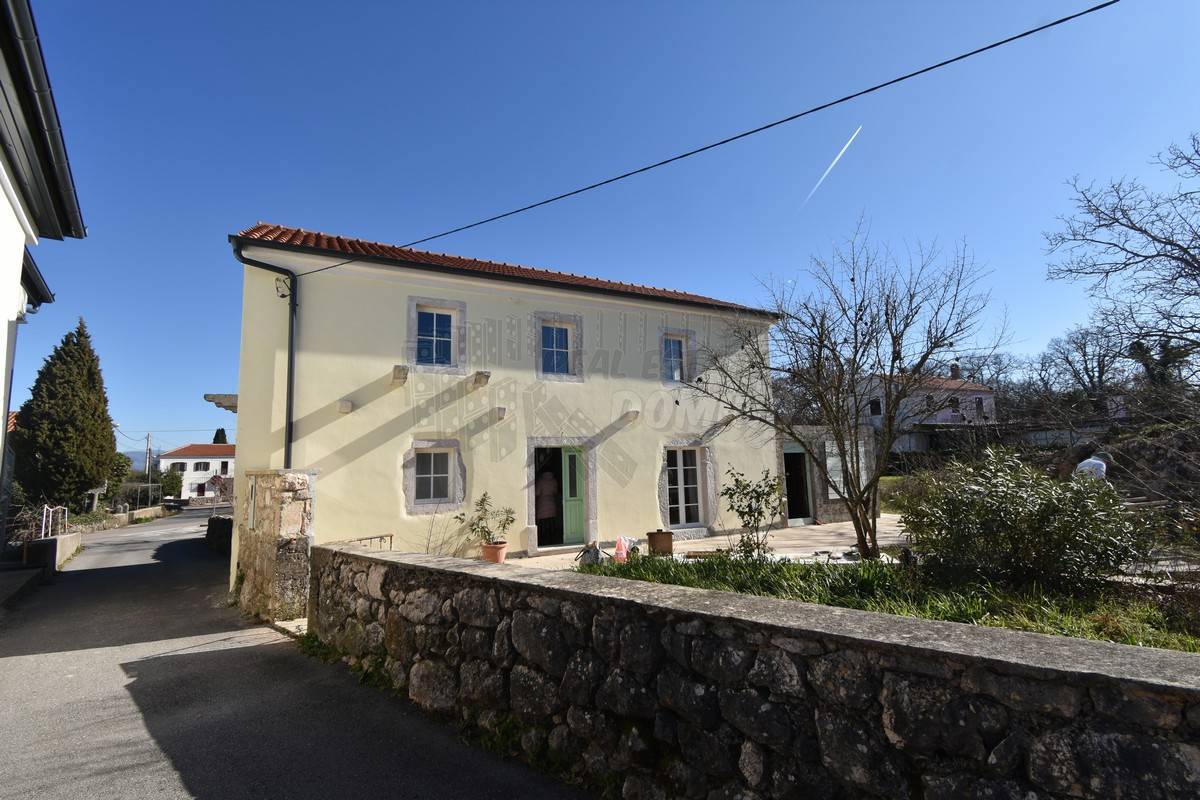 Casa ristrutturata con giardino di 1068m2! L'isola di Krk!