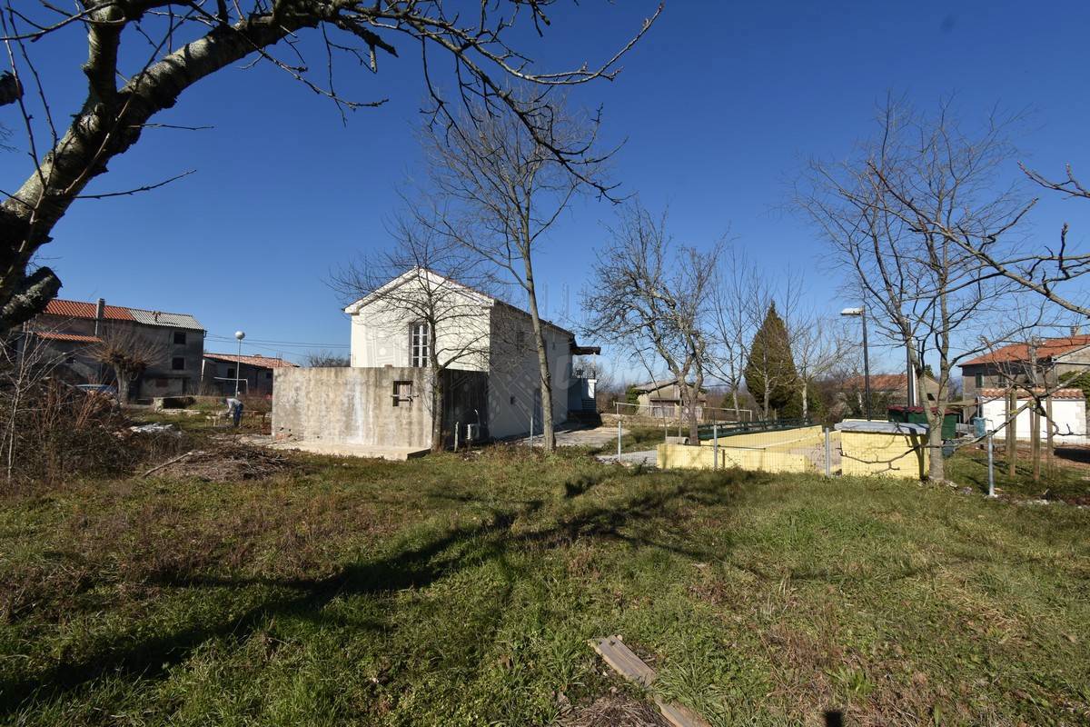 Casa ristrutturata con giardino di 1068m2! L'isola di Krk!