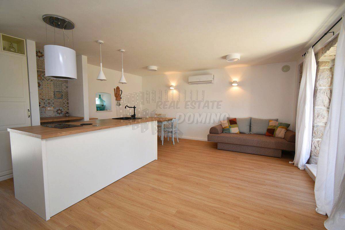 Casa ristrutturata con giardino di 1068m2! L'isola di Krk!