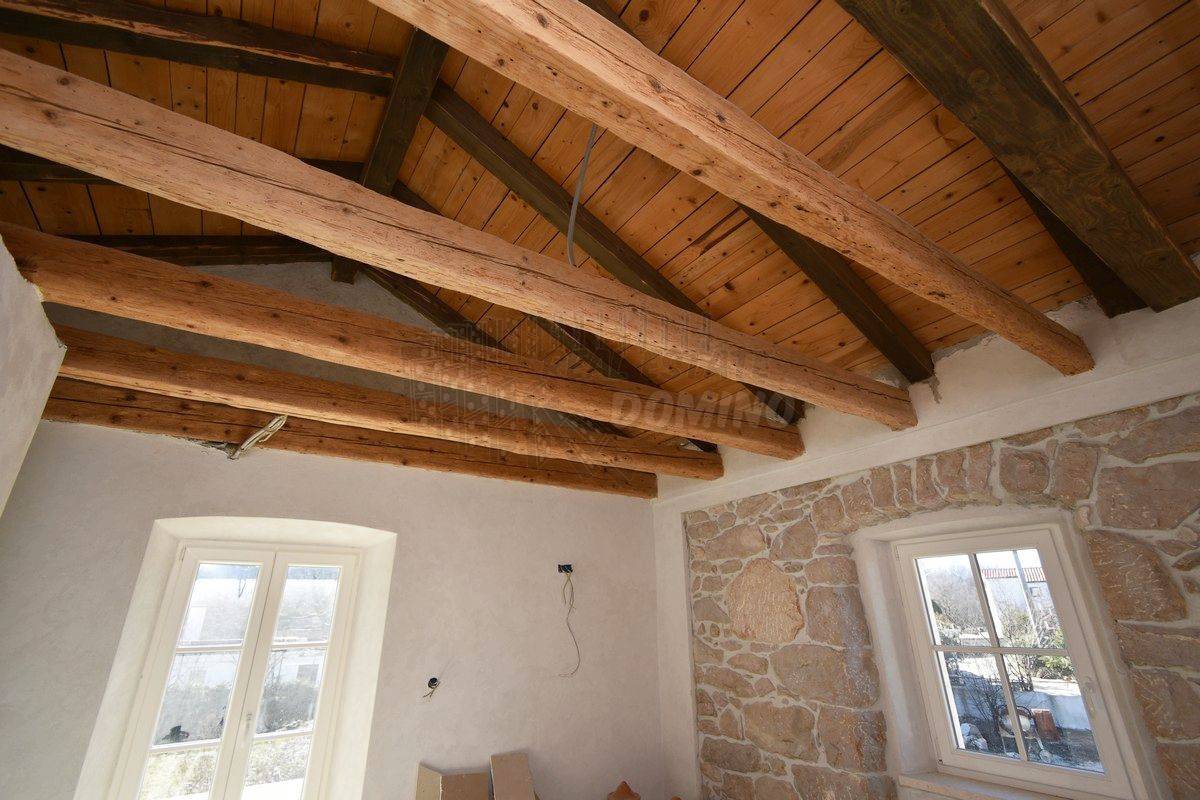 Casa ristrutturata con giardino di 1068m2! L'isola di Krk!