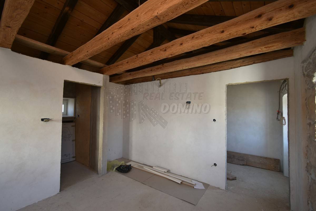 Casa ristrutturata con giardino di 1068m2! L'isola di Krk!