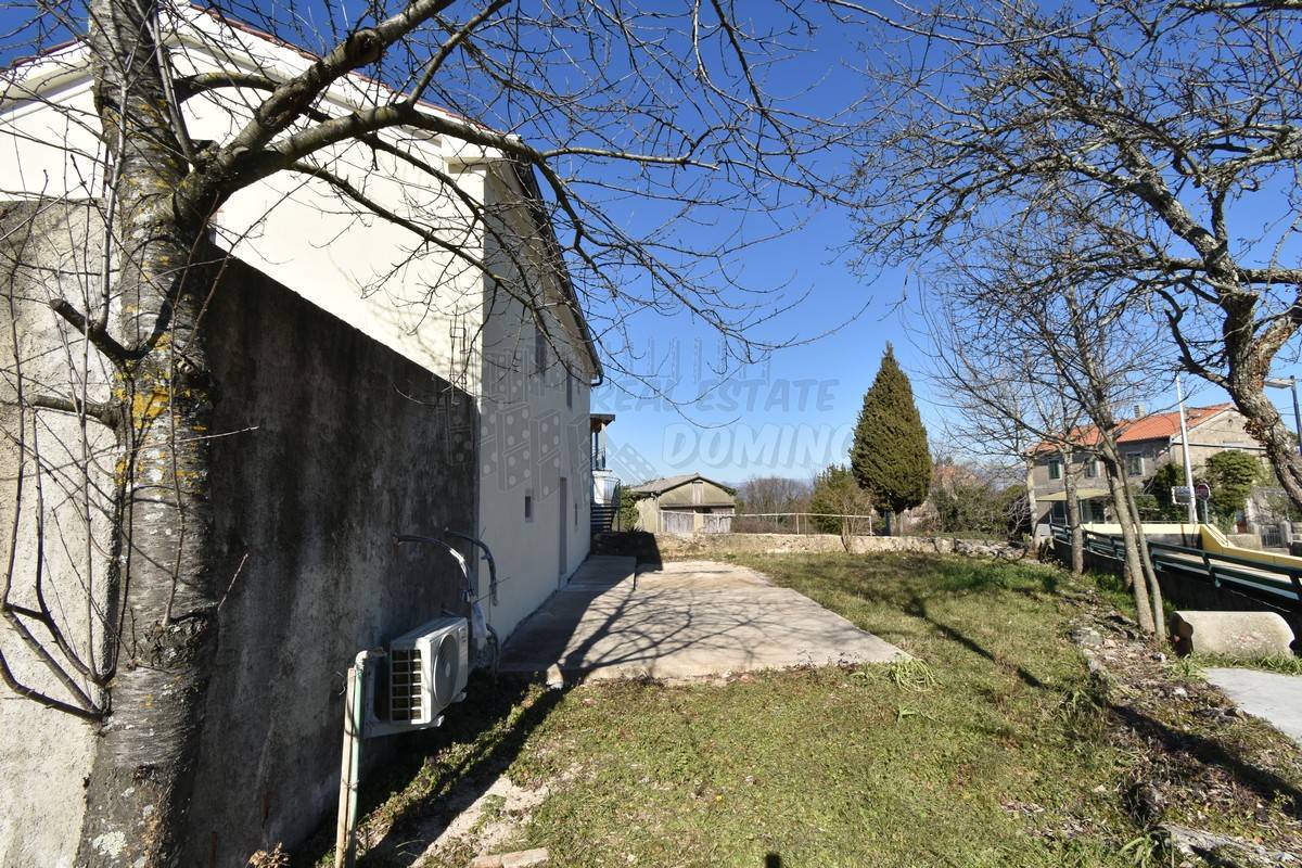 Casa ristrutturata con giardino di 1068m2! L'isola di Krk!