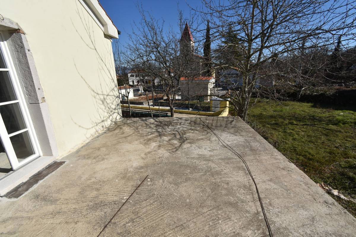 Casa ristrutturata con giardino di 1068m2! L'isola di Krk!