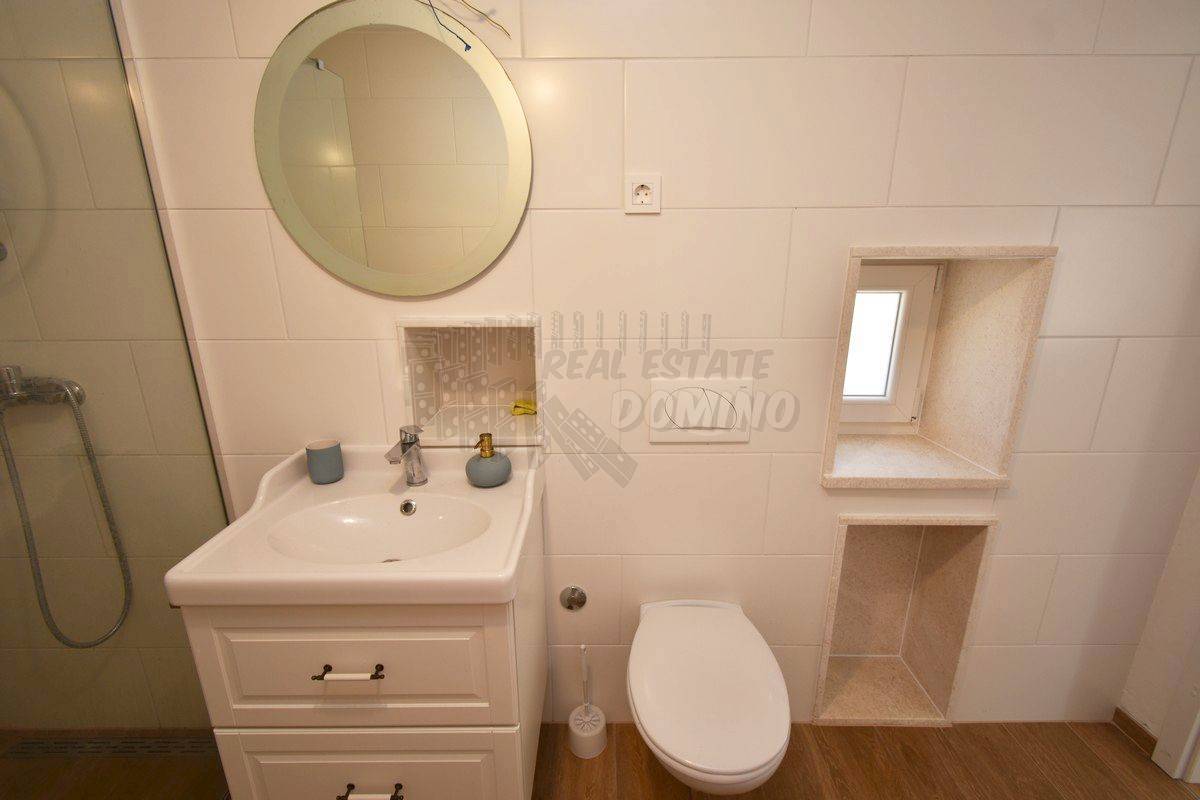 Casa ristrutturata con giardino di 1068m2! L'isola di Krk!