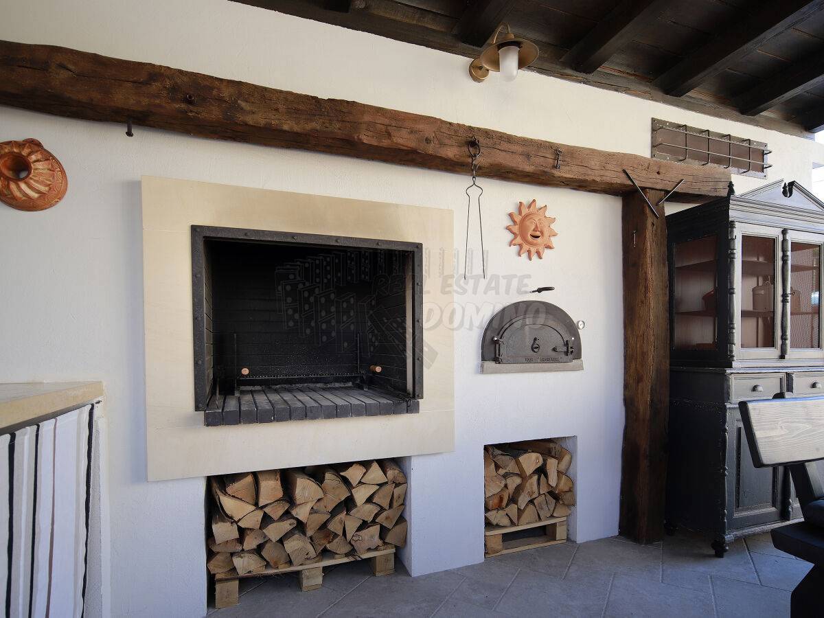 Lepa kamnita vila z bazenom! V bližini mesta Krk!