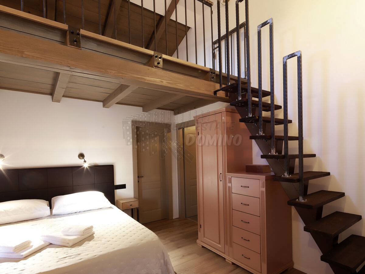 Lepa kamnita vila z bazenom! V bližini mesta Krk!