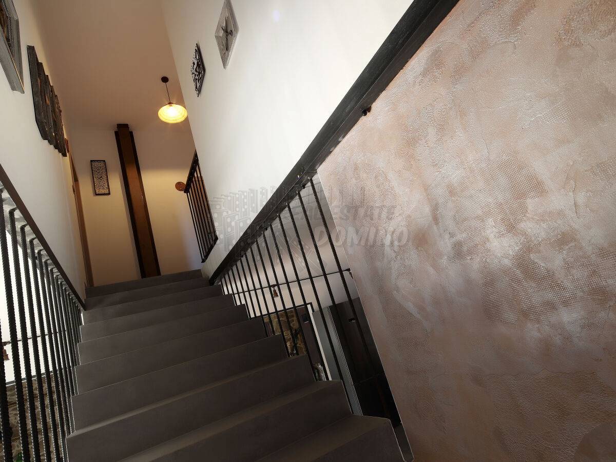 Lepa kamnita vila z bazenom! V bližini mesta Krk!