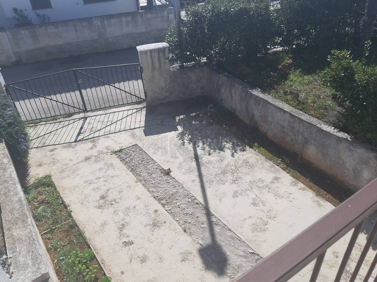 Hiša z 2 apartmajema, velik potencial! Otok Krk