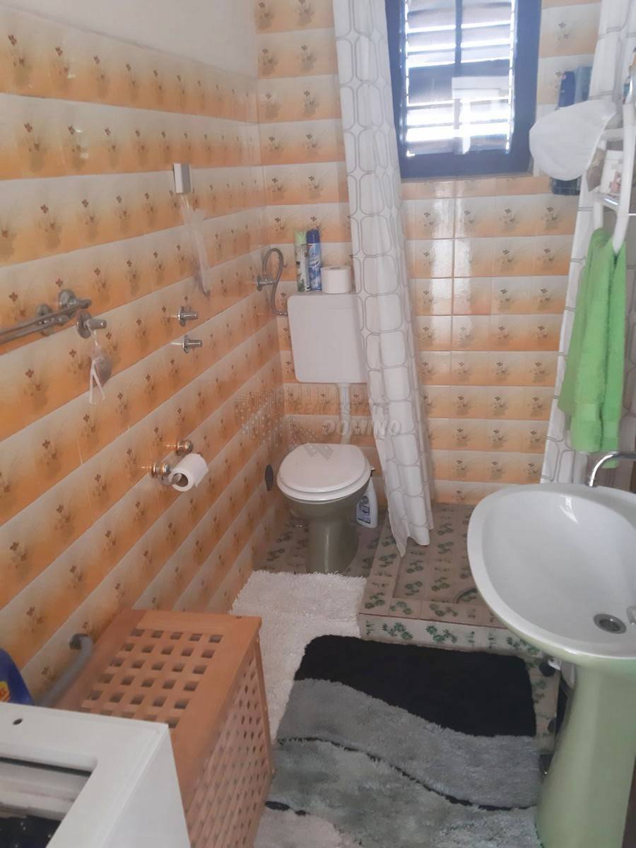 Hiša z 2 apartmajema, velik potencial! Otok Krk