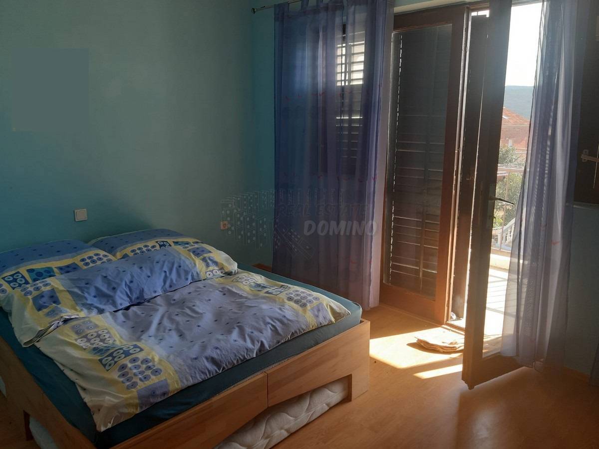 Hiša z 2 apartmajema, velik potencial! Otok Krk