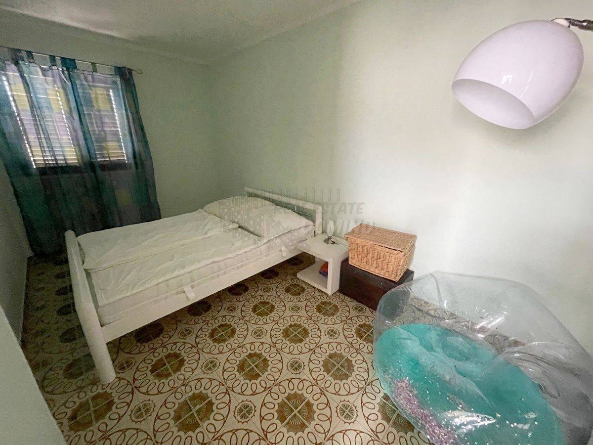 Hiša z 2 apartmajema, velik potencial! Otok Krk