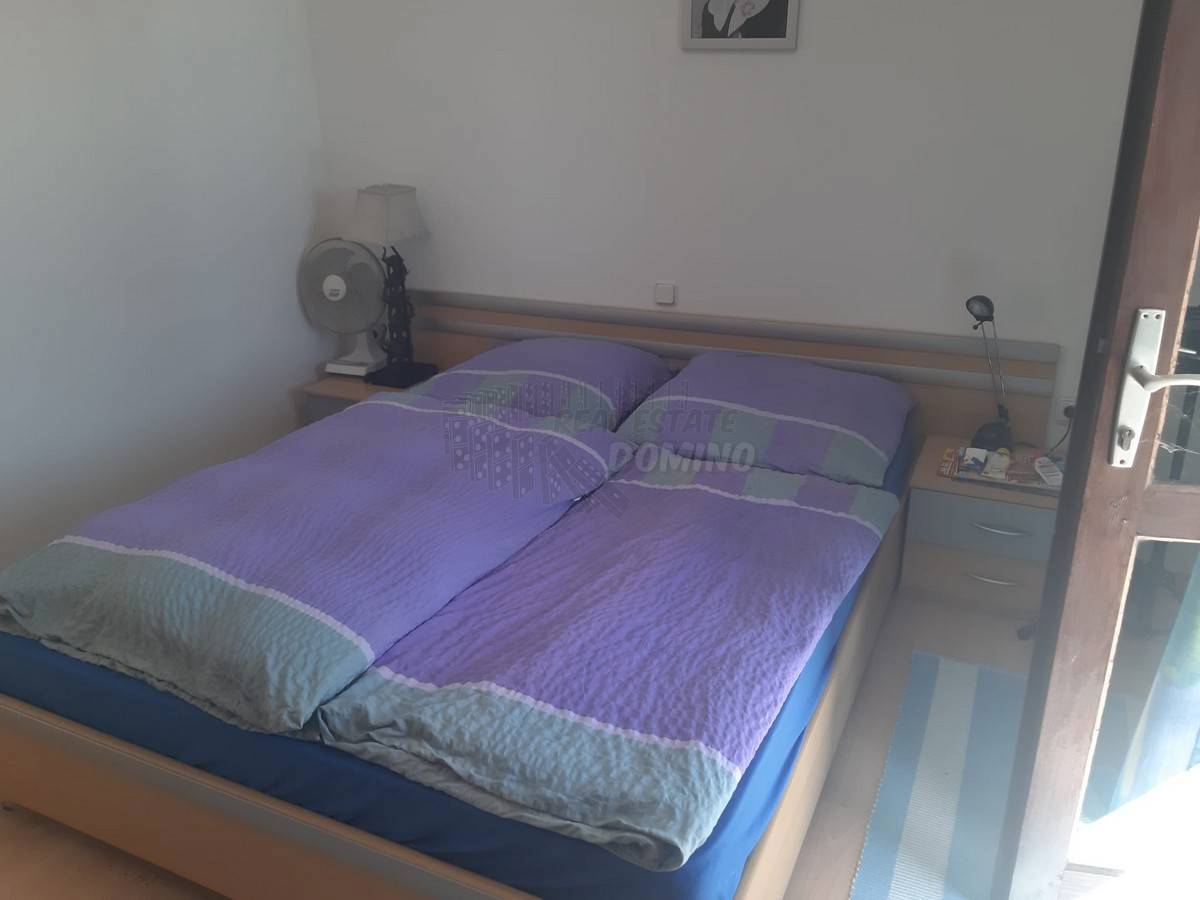 Hiša z 2 apartmajema, velik potencial! Otok Krk