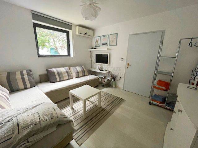 Apartma z vrtom - Malinska - blizu morja!