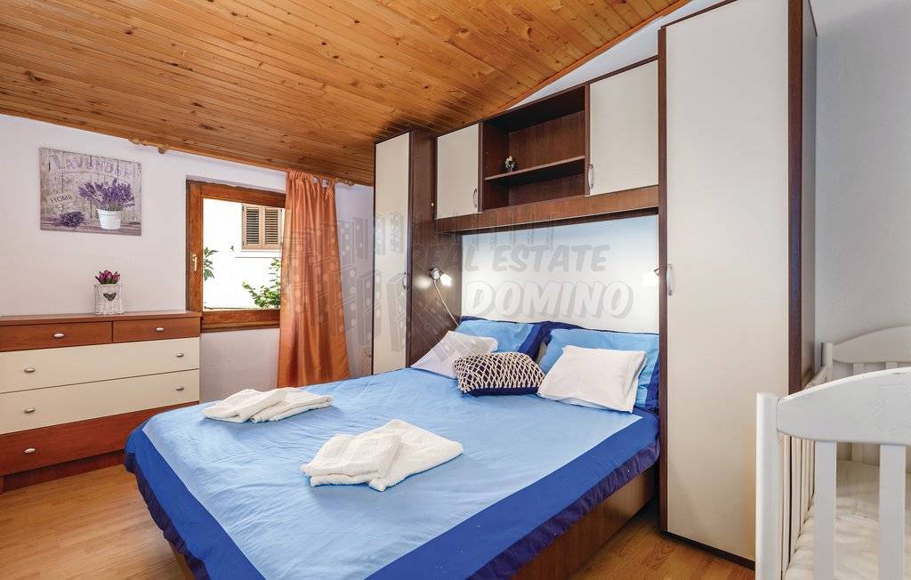 Čudovita hiša z bazenom! Otok Krk!