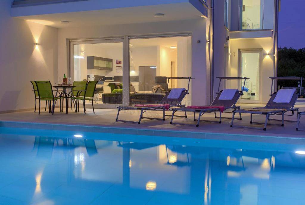 Apartma z zasebnim bazenom! Otok Krk!