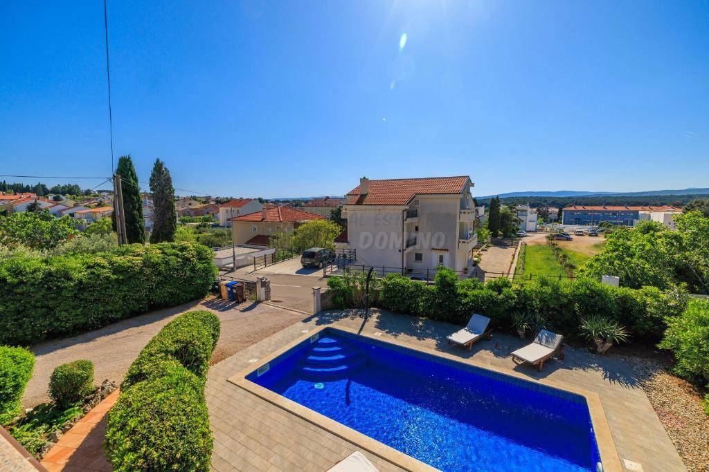 Dve hiši z bazenom in savno! Punat, otok Krk