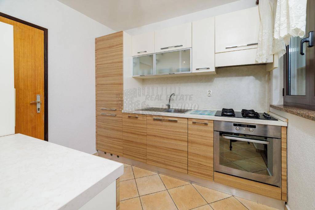 Dve hiši z bazenom in savno! Punat, otok Krk