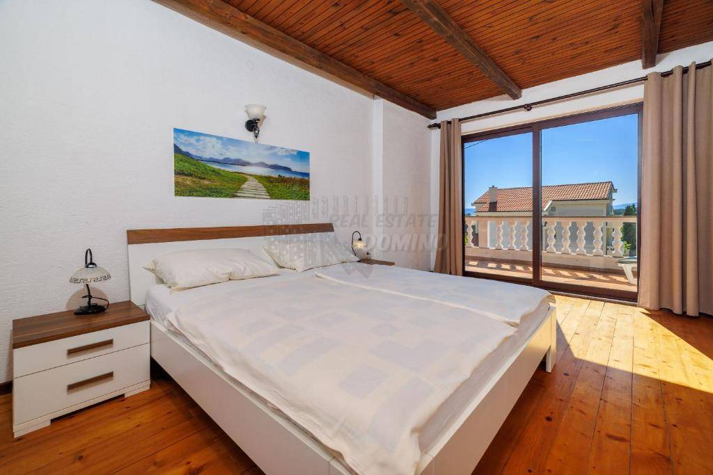 Dve hiši z bazenom in savno! Punat, otok Krk