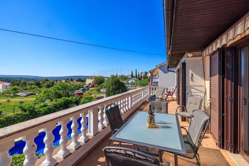 Dve hiši z bazenom in savno! Punat, otok Krk