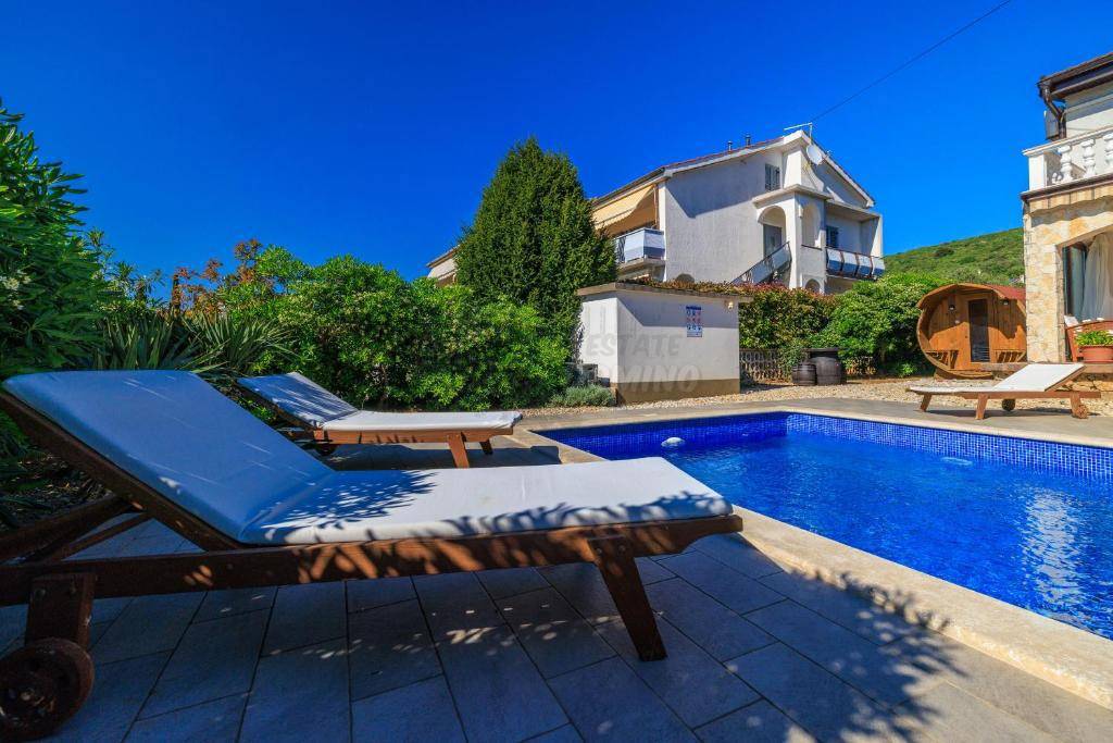 Dve hiši z bazenom in savno! Punat, otok Krk