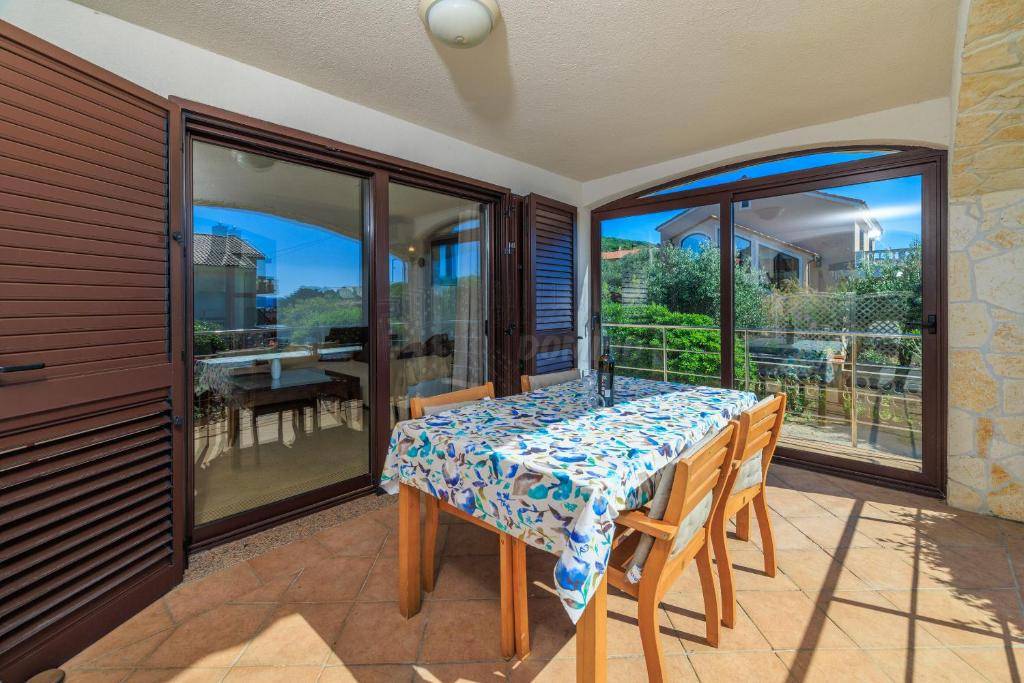 Dve hiši z bazenom in savno! Punat, otok Krk