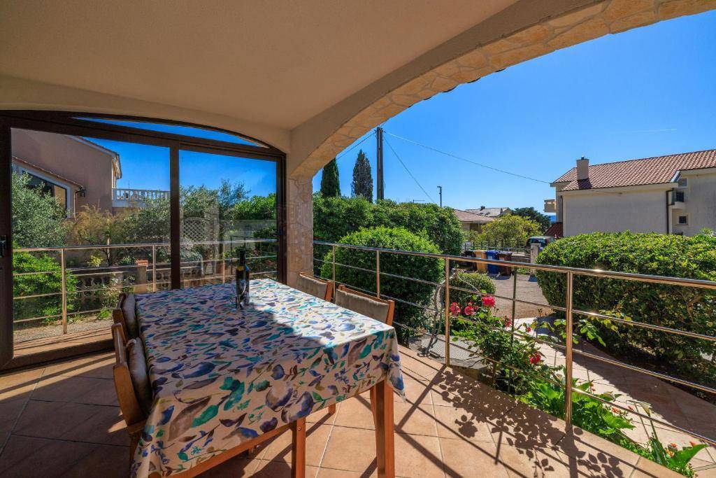 Dve hiši z bazenom in savno! Punat, otok Krk