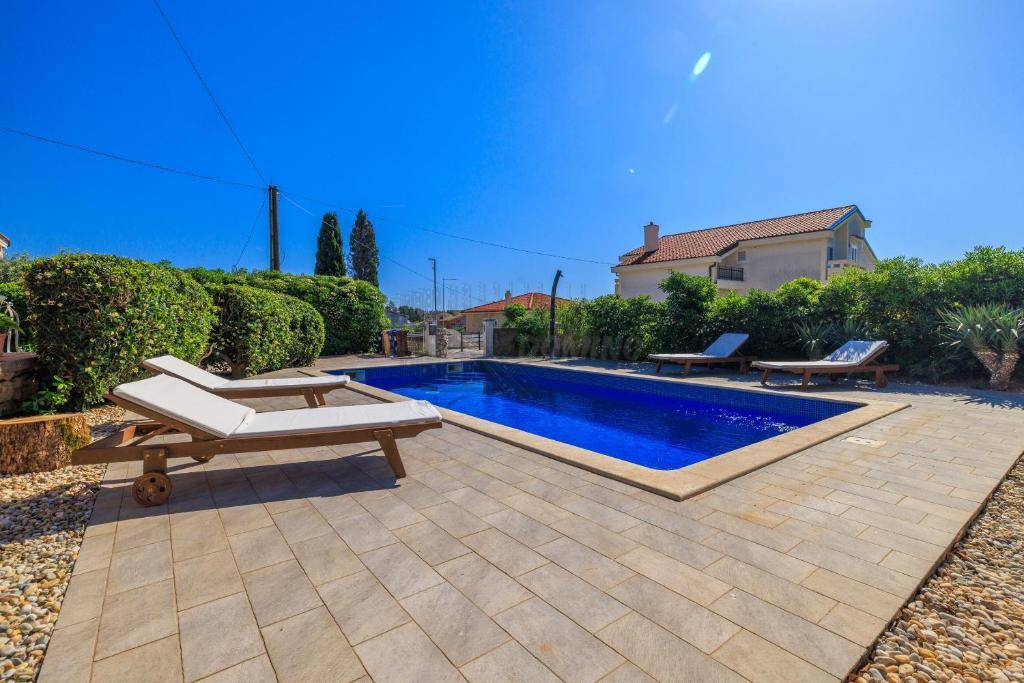 Dve hiši z bazenom in savno! Punat, otok Krk