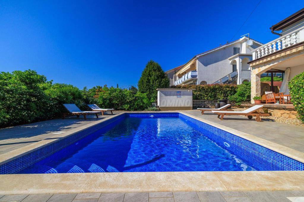 Dve hiši z bazenom in savno! Punat, otok Krk