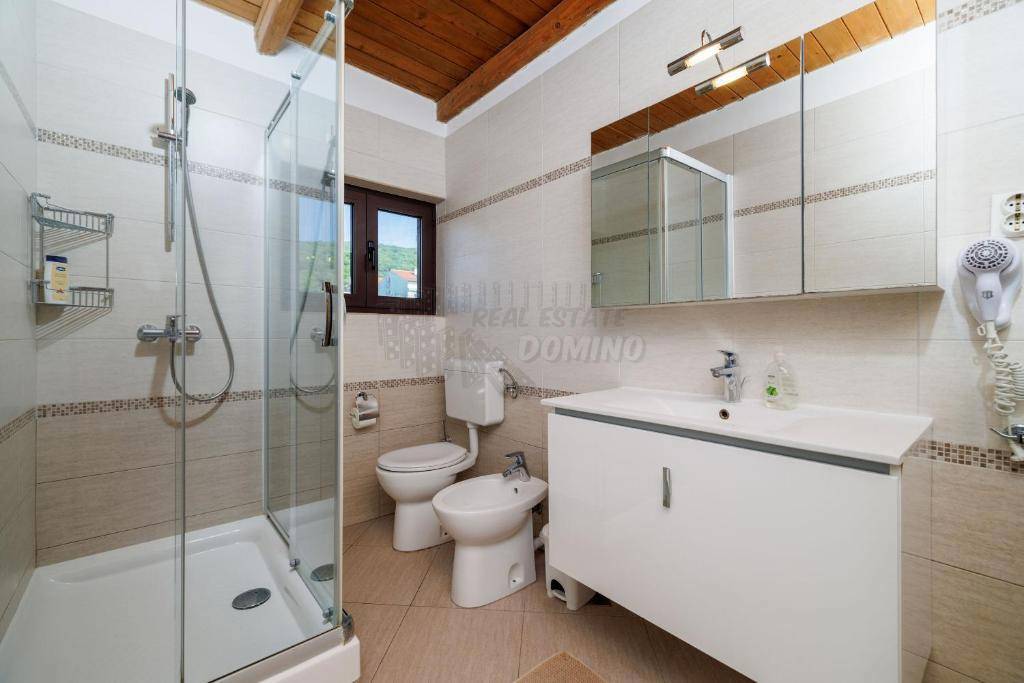 Dve hiši z bazenom in savno! Punat, otok Krk