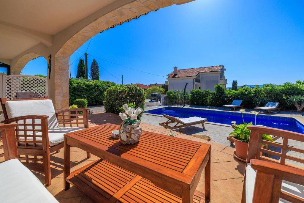 Dve hiši z bazenom in savno! Punat, otok Krk