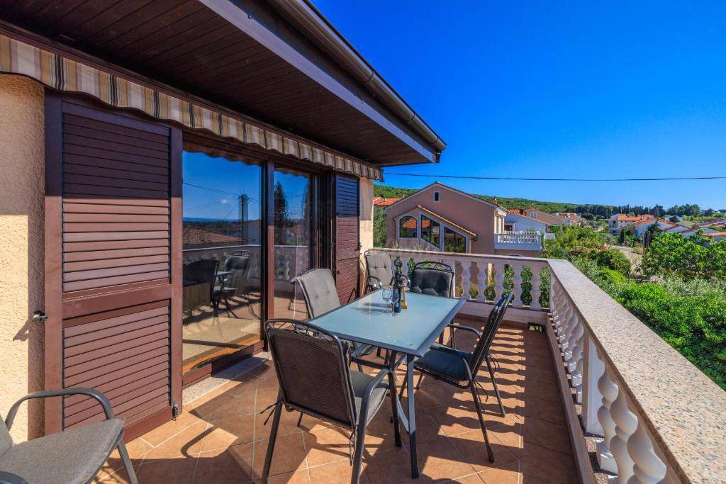 Dve hiši z bazenom in savno! Punat, otok Krk