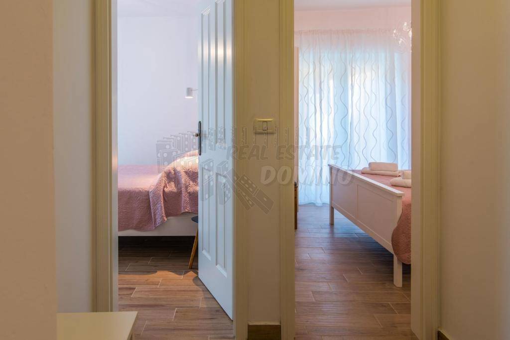 Očarljiva vila z vrtom in bazenom!