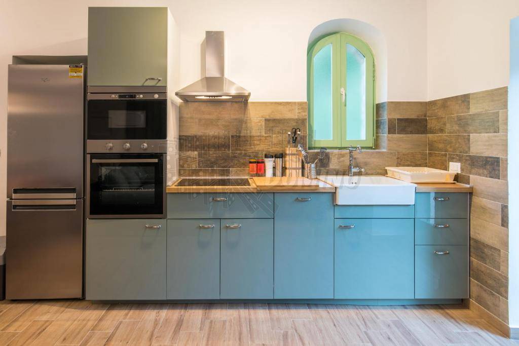 Očarljiva vila z vrtom in bazenom!