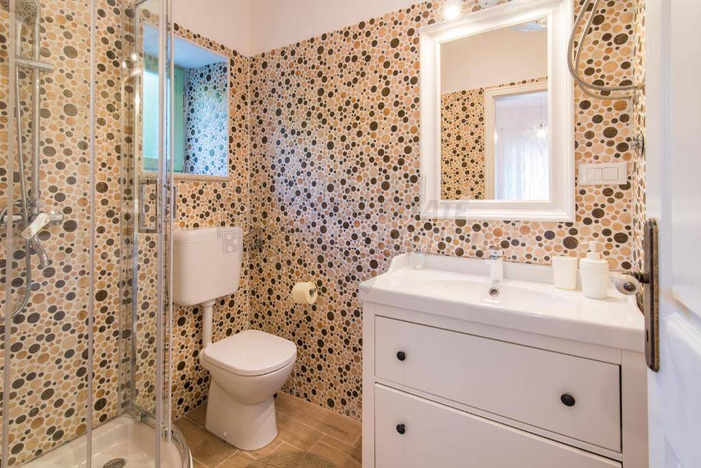 Očarljiva vila z vrtom in bazenom!