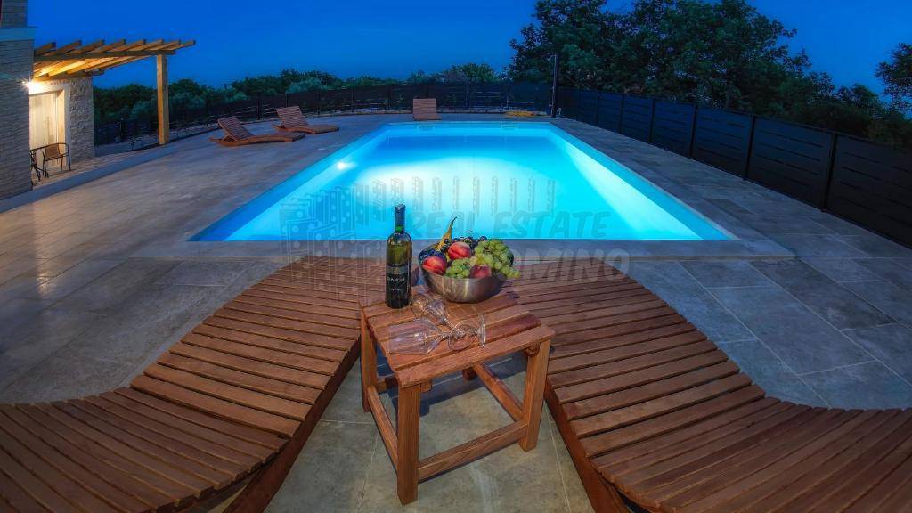 Čudovita vila s pogledom na morje! Otok Krk!