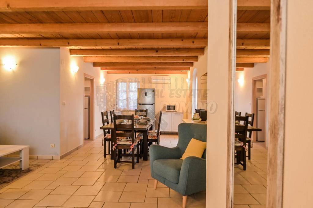 Prelepa kmečka vila z bazenom in vrtom!