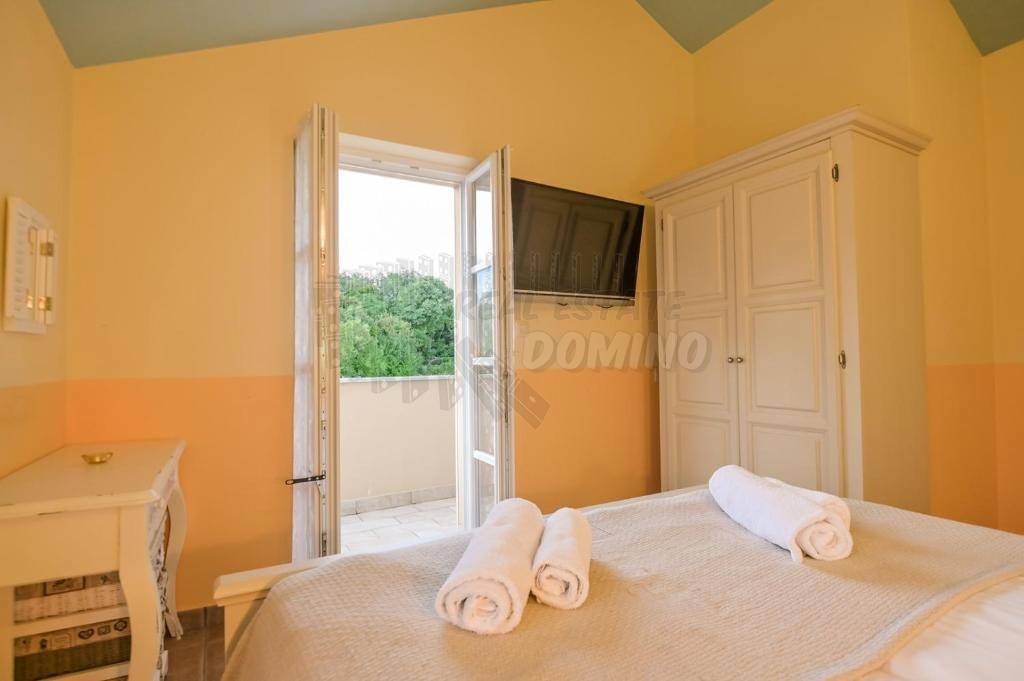 Prelepa kmečka vila z bazenom in vrtom!