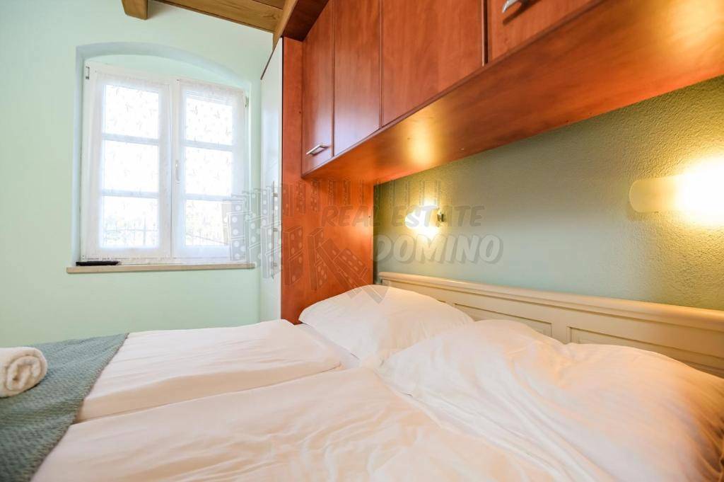 Prelepa kmečka vila z bazenom in vrtom!