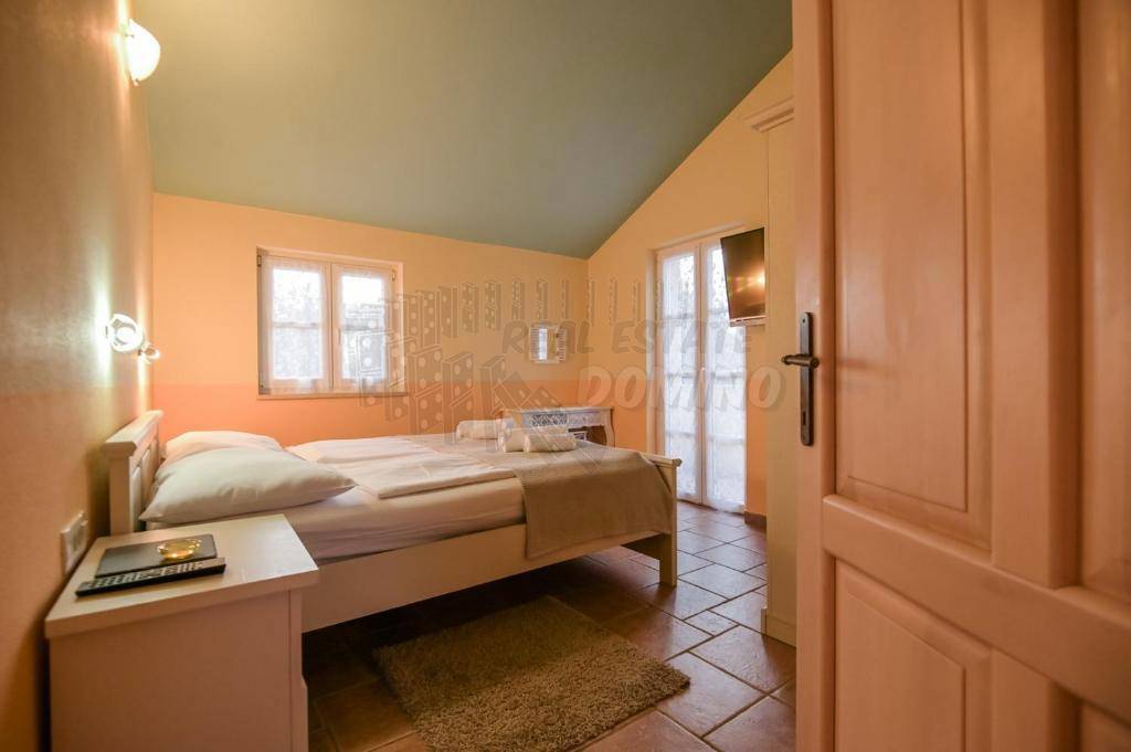 Prelepa kmečka vila z bazenom in vrtom!