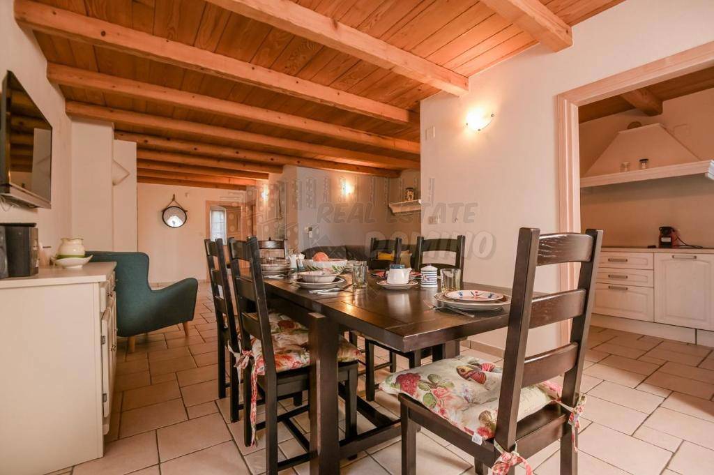 Prelepa kmečka vila z bazenom in vrtom!