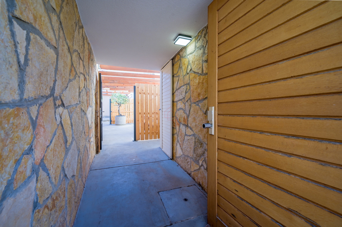 Prekrasno obnovljena kuća u centru Murtera sa dva odvojena stana