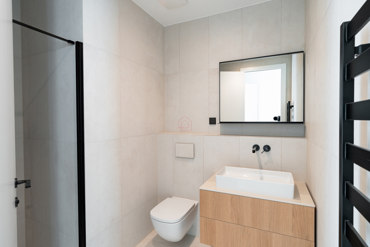 Čudovito stanovanje tik ob morju na dveh nadstropjih s tremi spalnicami