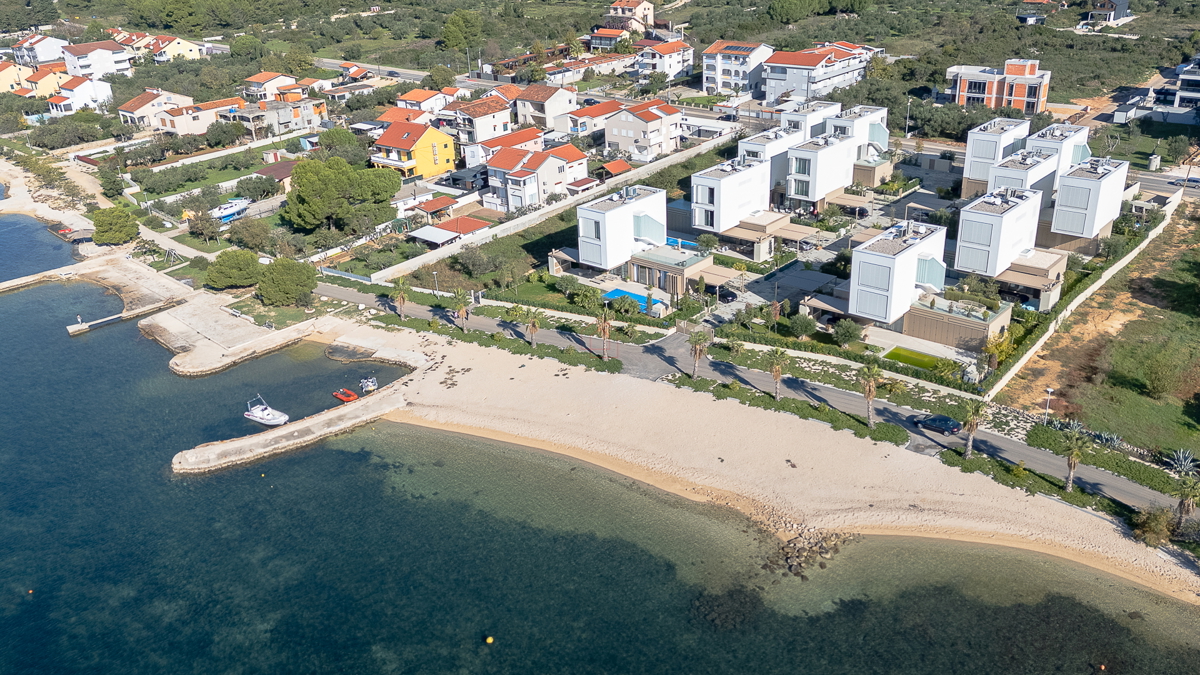 Čudovito stanovanje tik ob morju na dveh nadstropjih s tremi spalnicami