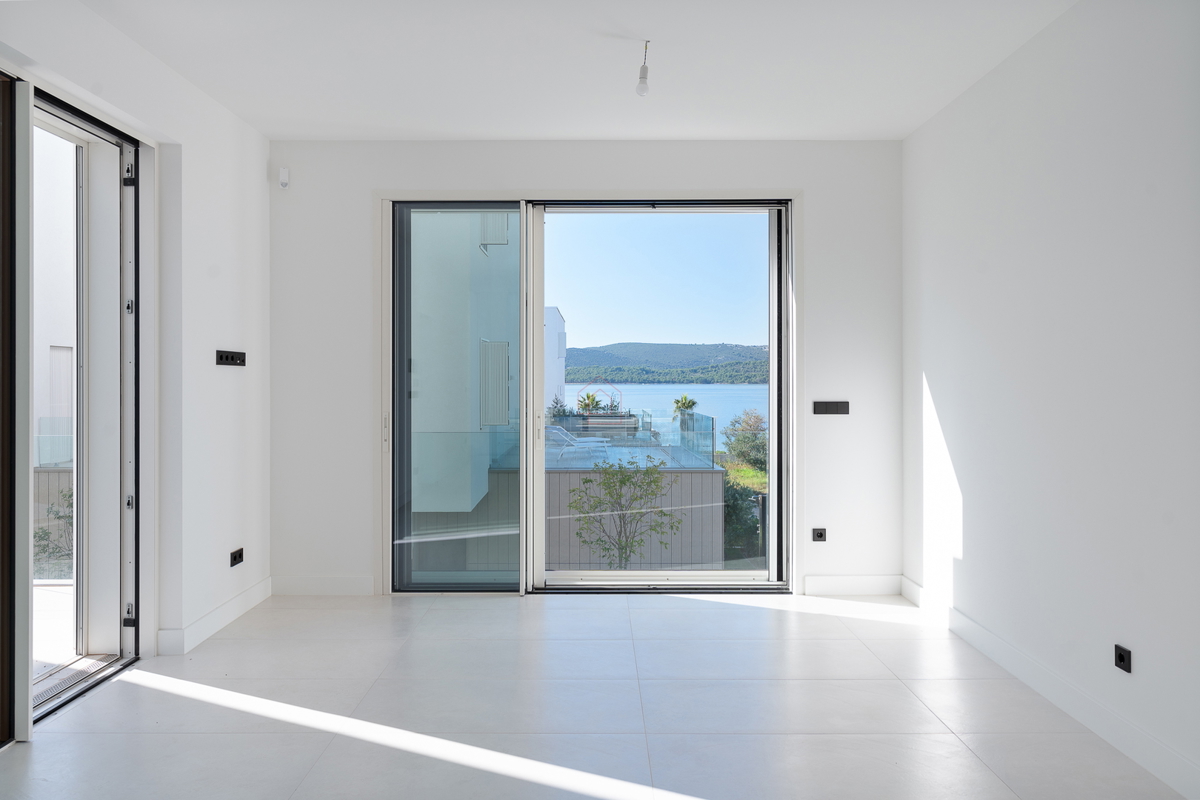 Čudovito stanovanje tik ob morju na dveh nadstropjih s tremi spalnicami